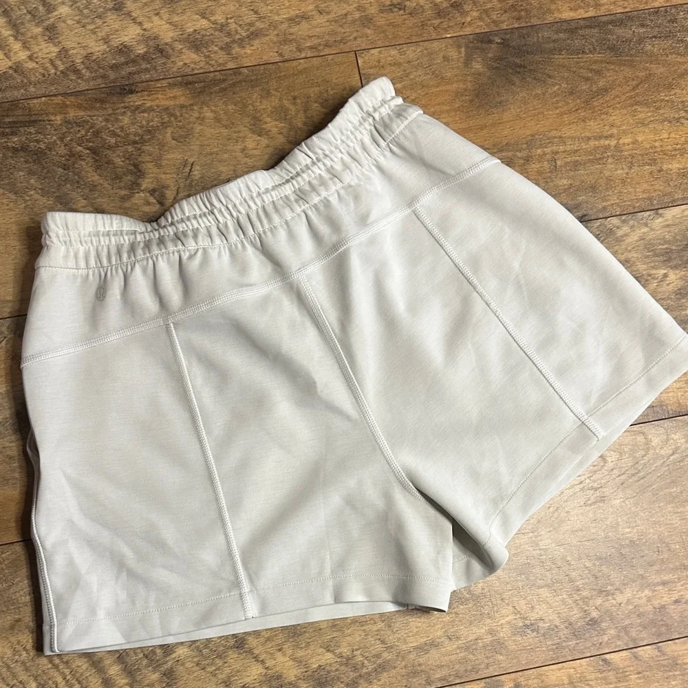 lululemon athletica Women’s Sofstreme High Rise 4” Shorts, Size 12, EUC